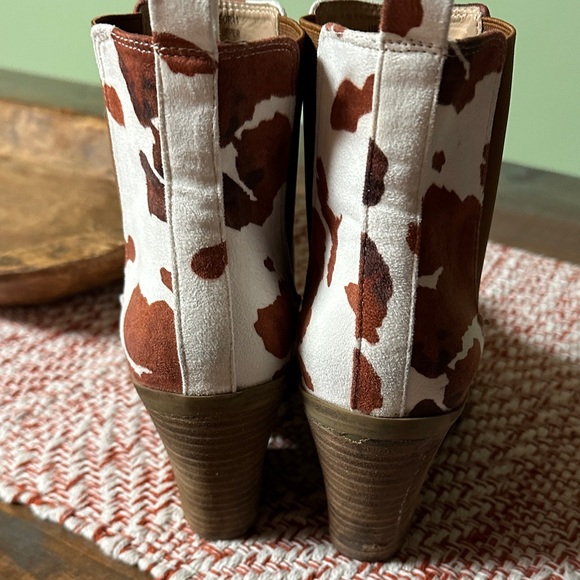 Cowprint Chelsea Ankle Boots Women’s 10 Worn 3x - Picture 6 of 16